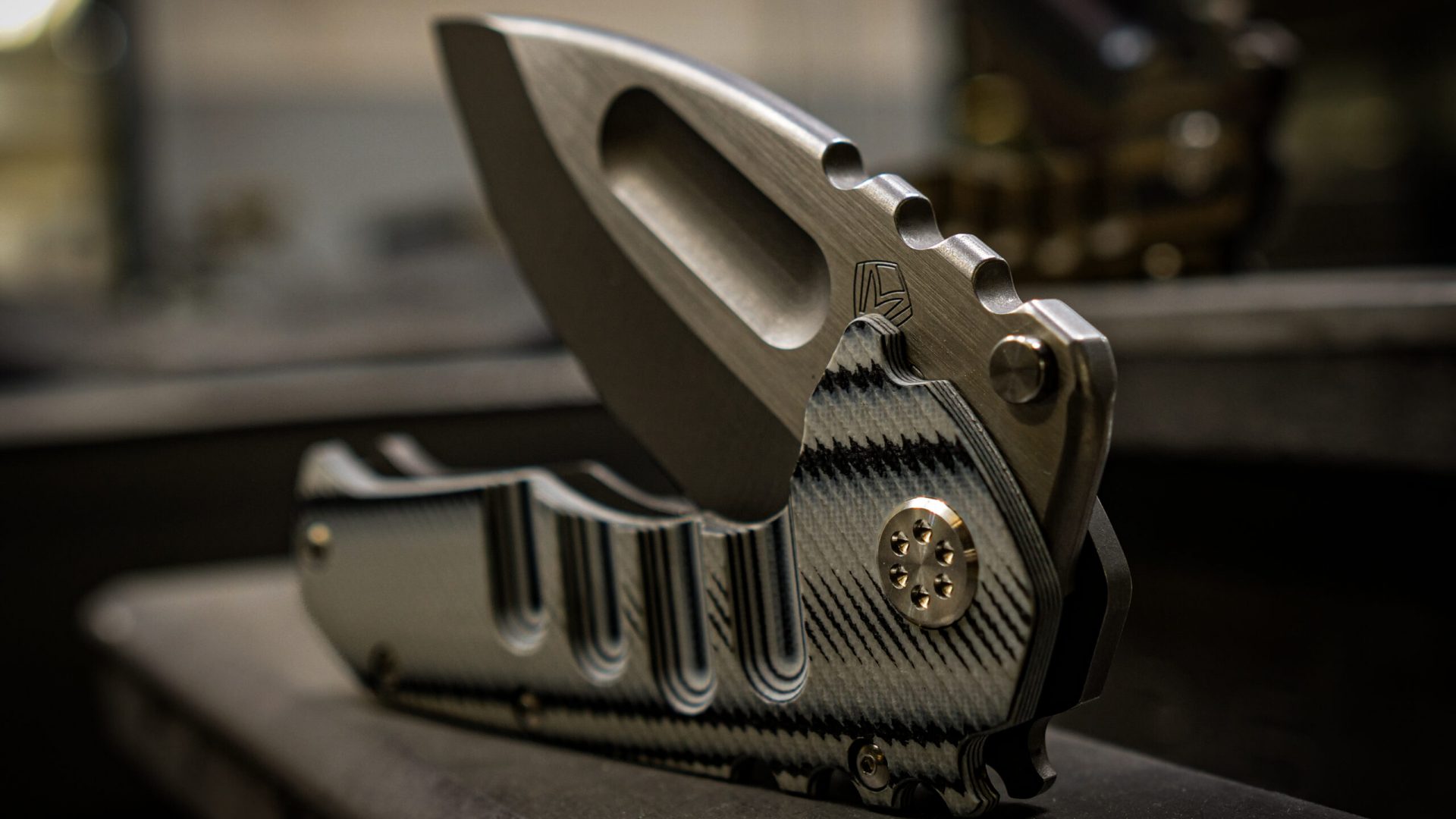 Medford-Praetorian-Ti-G10-Contour-Subdued-Tuxedo