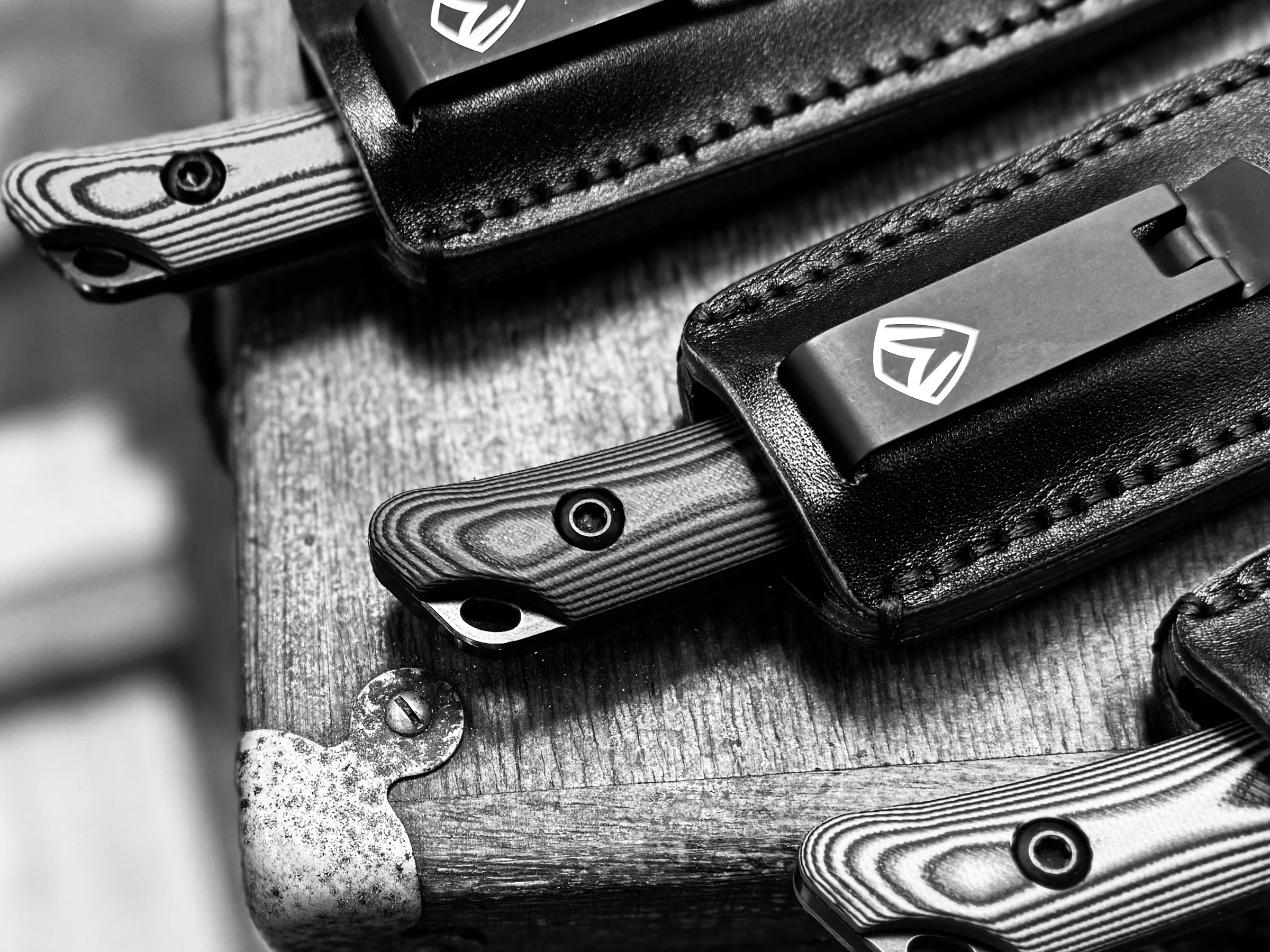 Taskmaster ringed handle in blue and black sheath