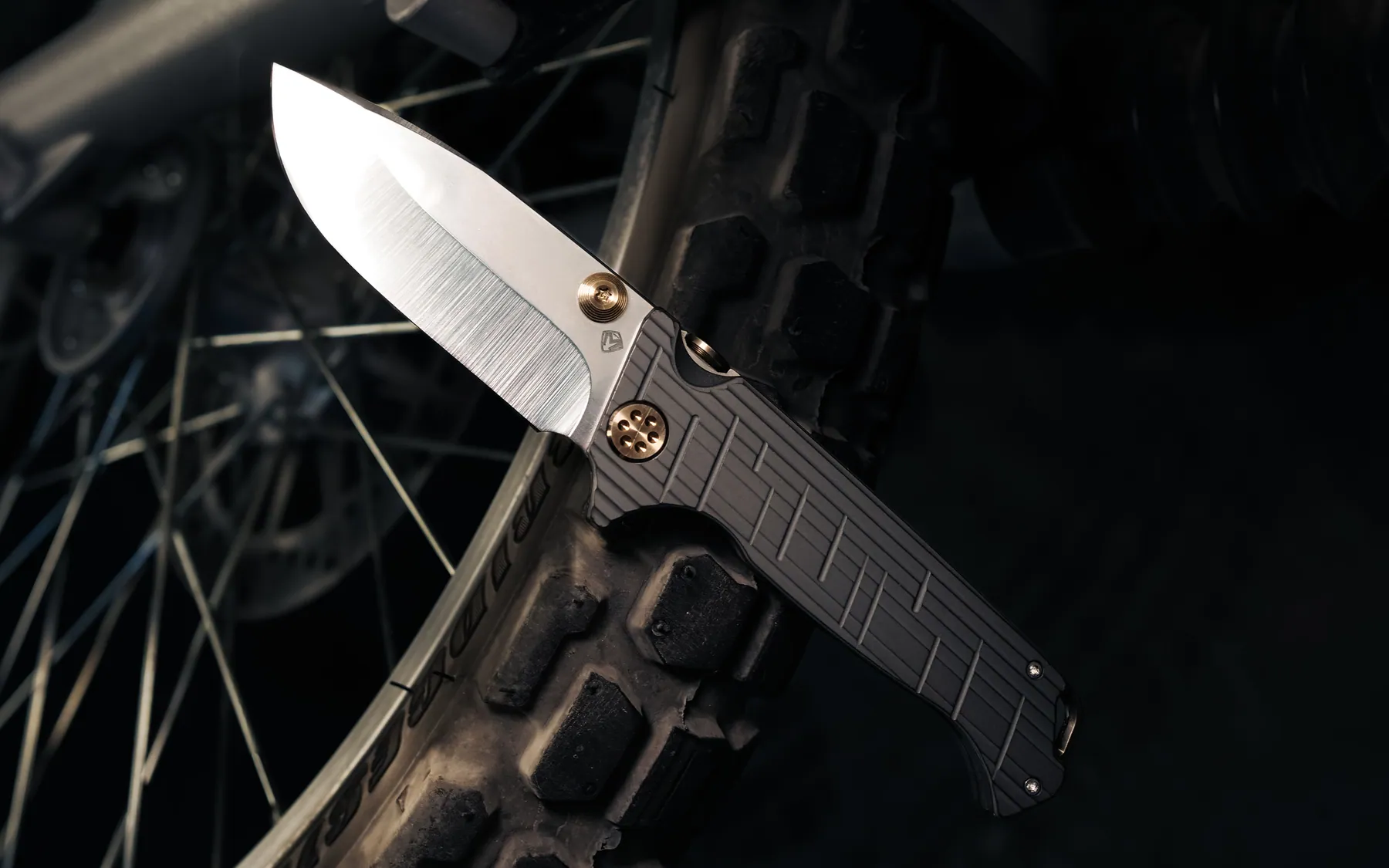 Open Torrent knife with bronze hardware
