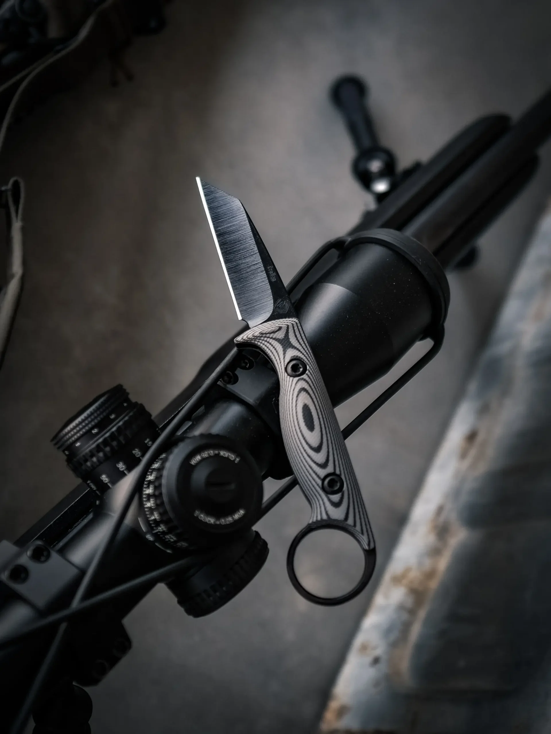 Taskmaster Wharncliffe blade and handle macro